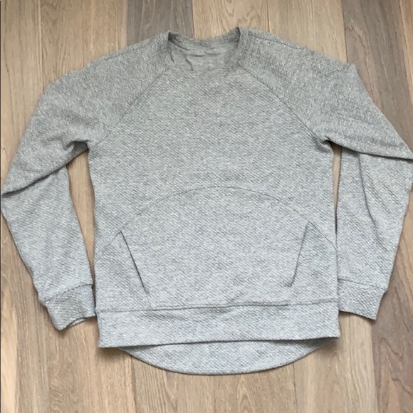 lululemon athletica Tops - Lululemon Catch a Moment Crew (size 6)